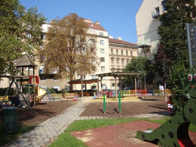 Sunny Apartment Виена Екстериор снимка